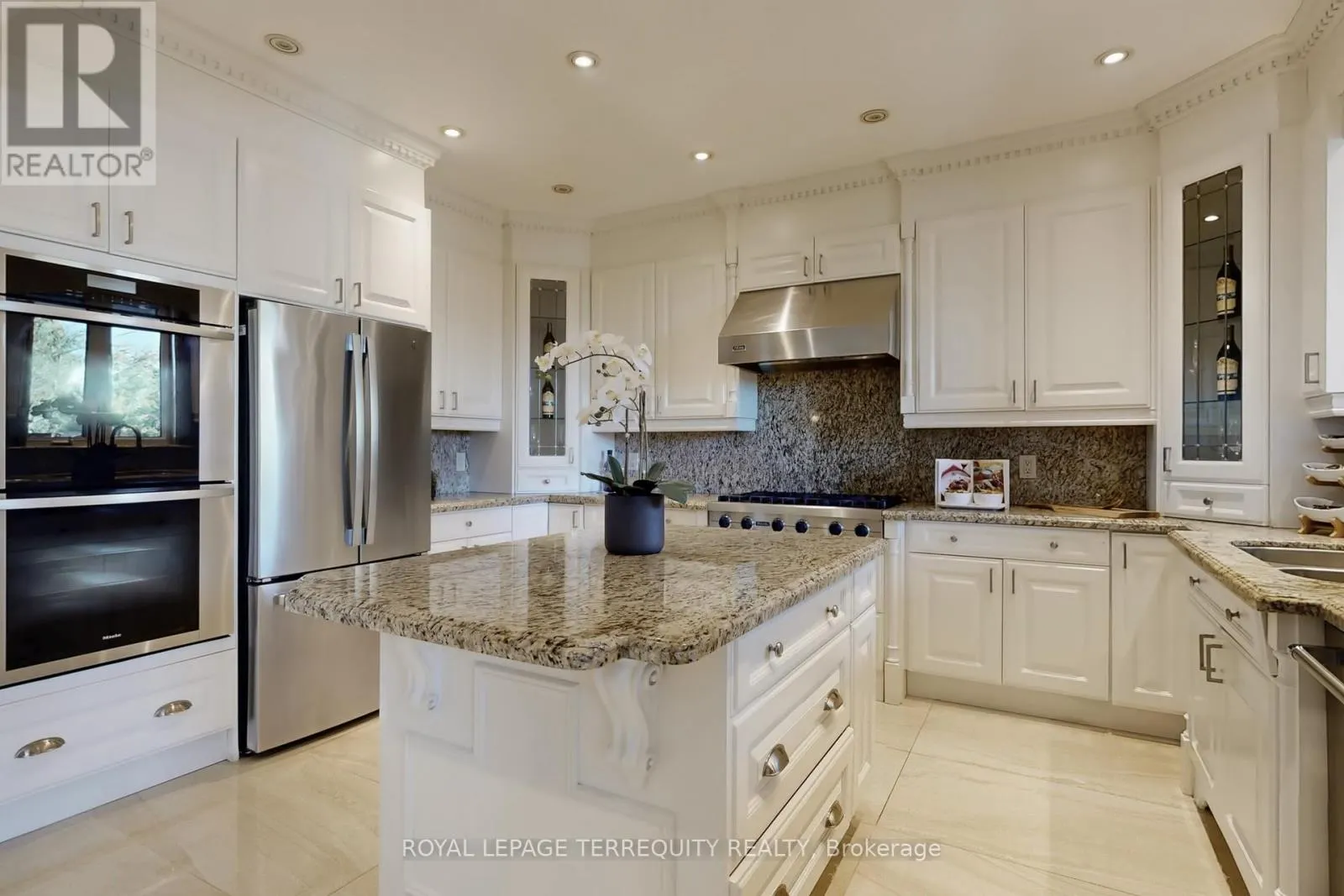 12 HIGHLAND HILL