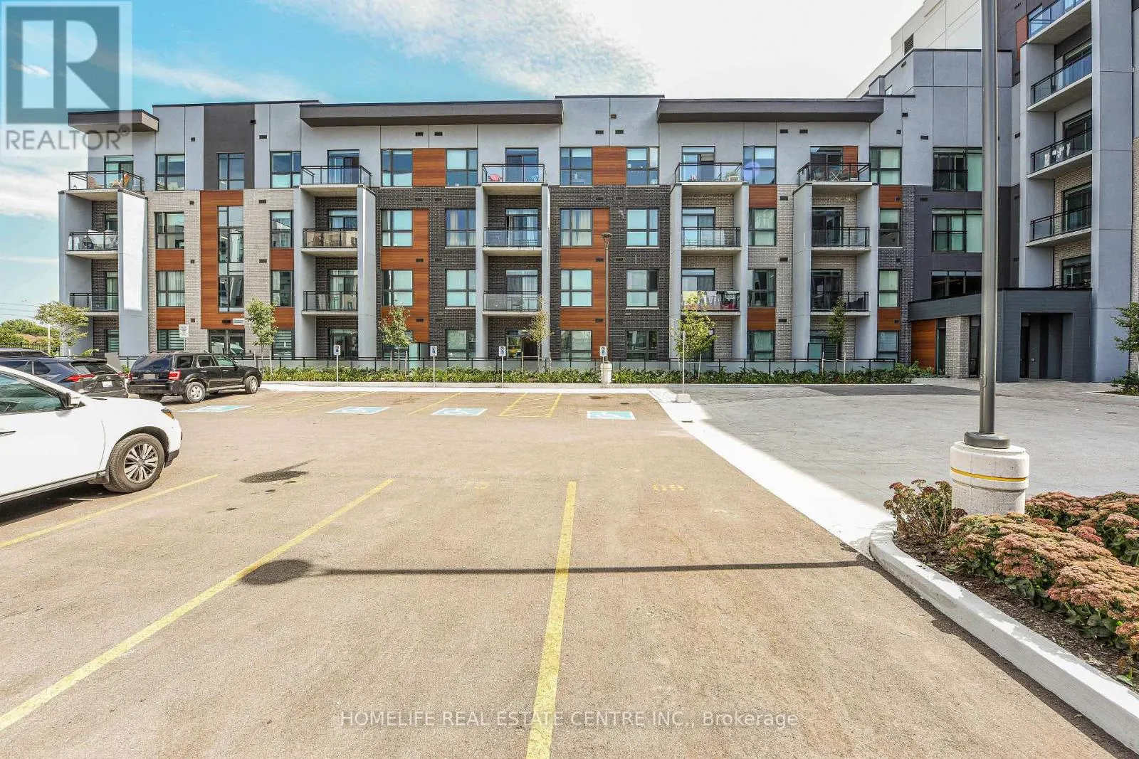 104 - 95 DUNDAS STREET