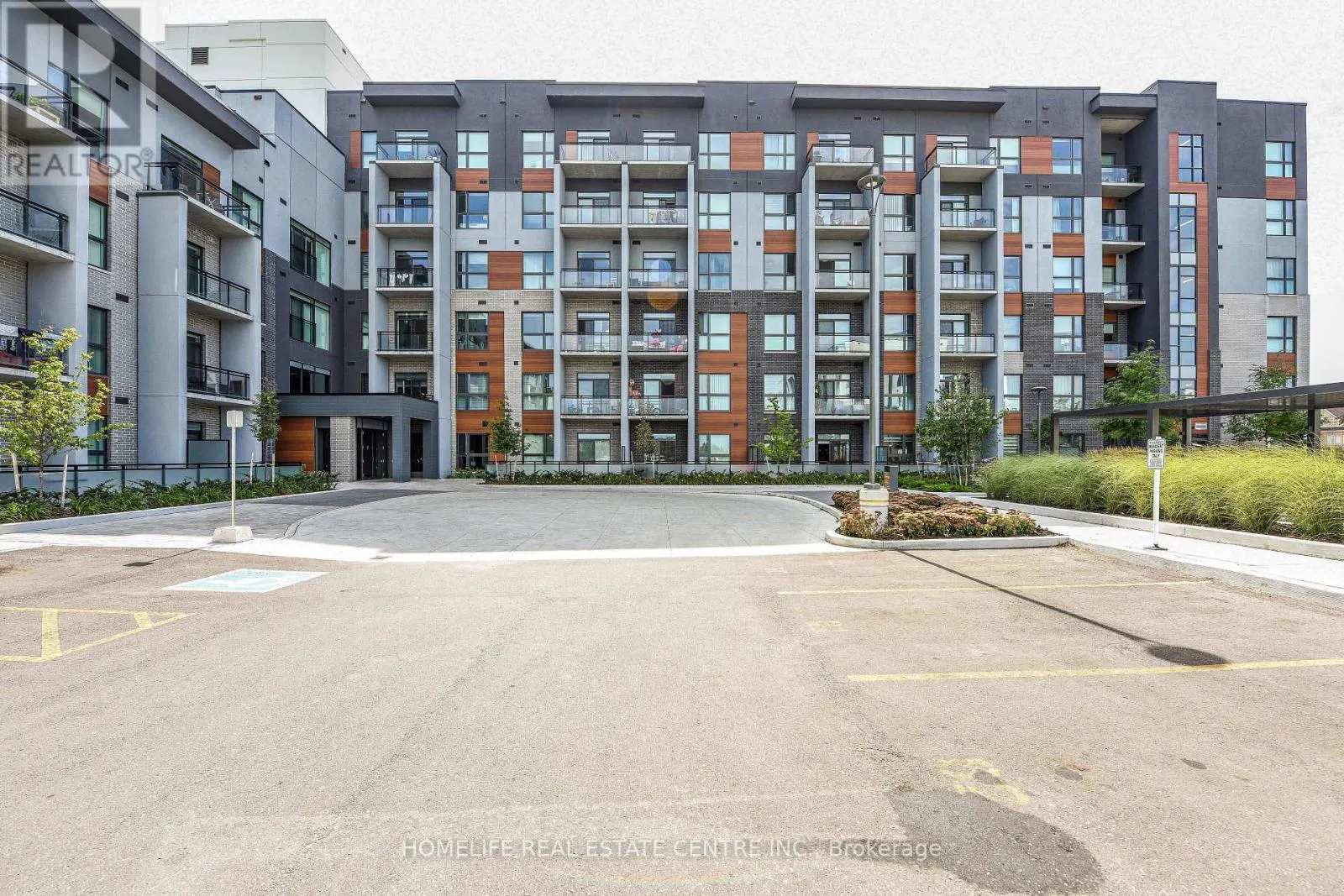 104 - 95 DUNDAS STREET