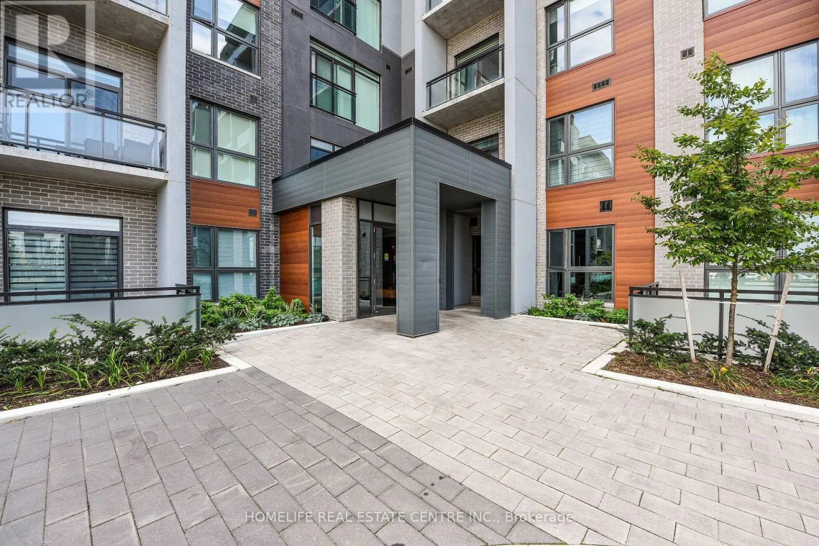 104 - 95 DUNDAS STREET