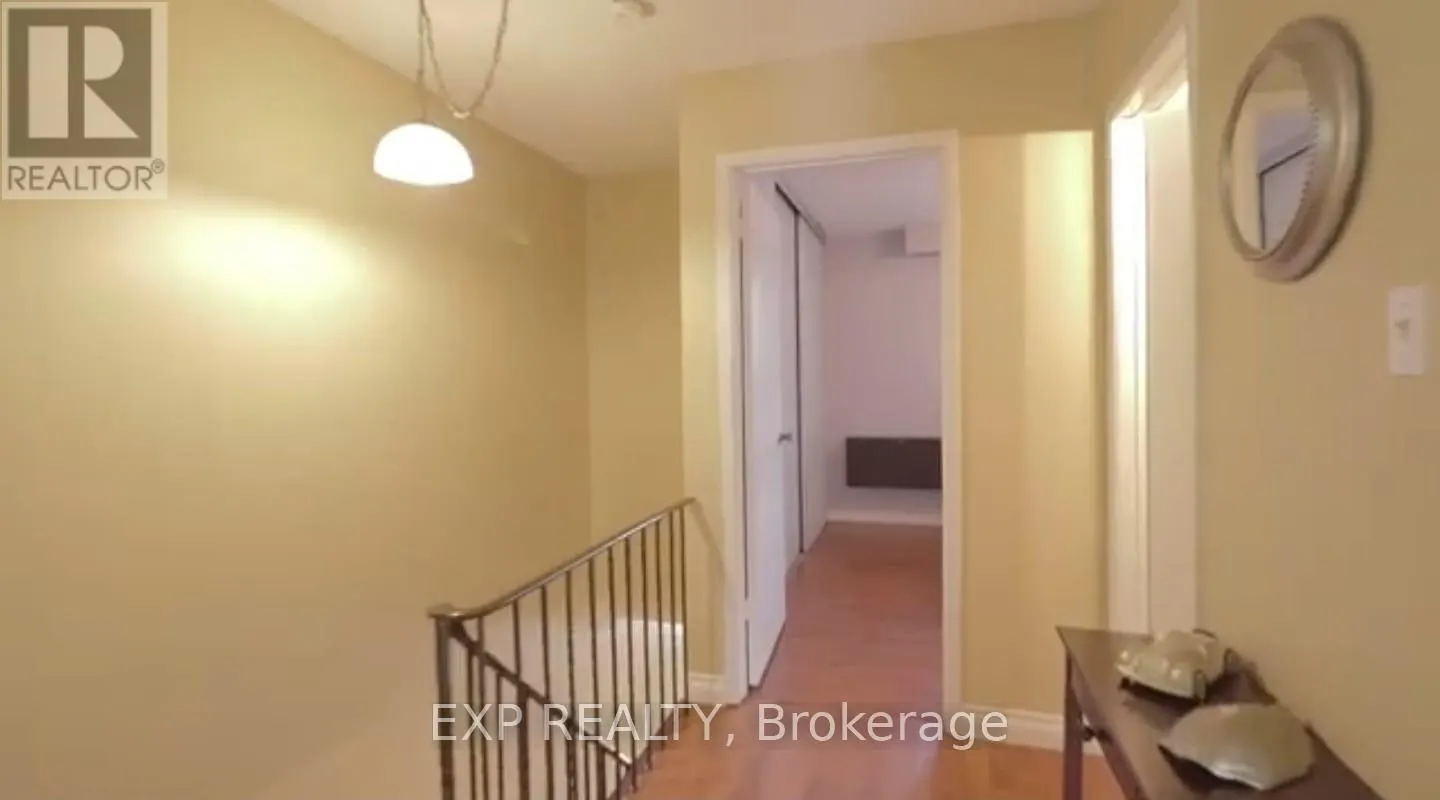 13 FOSTER CRESCENT