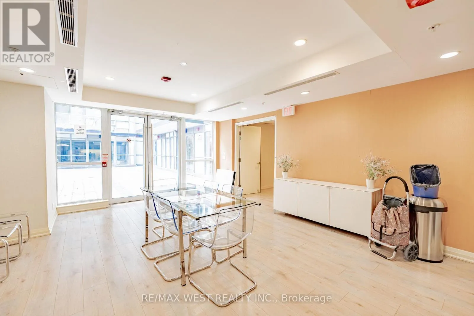 625 - 15 JAMES FINLAY WAY