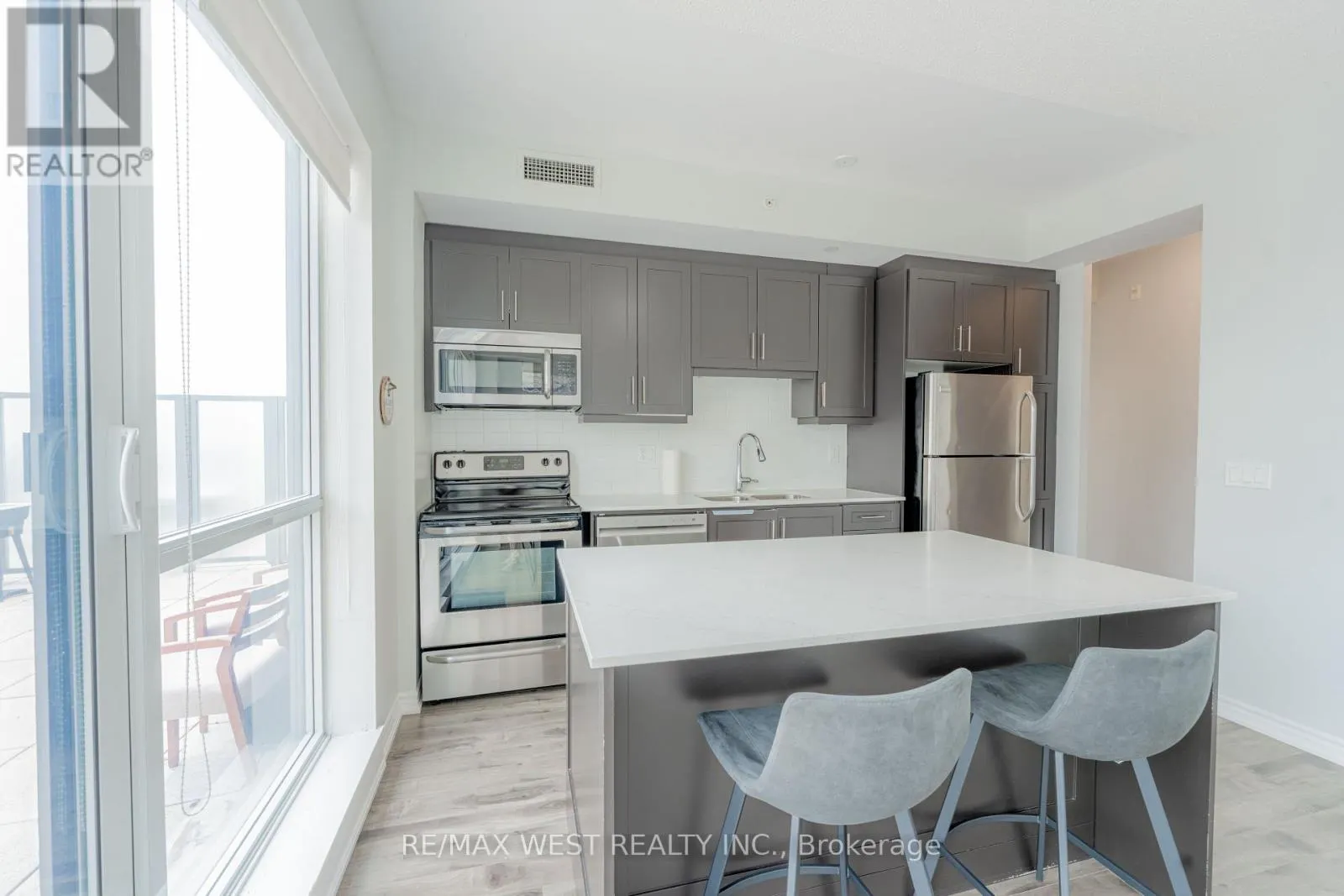 625 - 15 JAMES FINLAY WAY