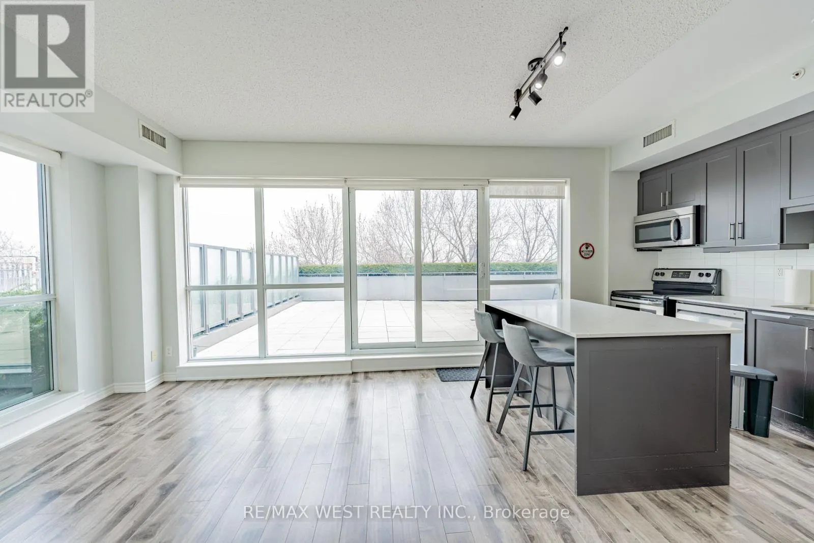 625 - 15 JAMES FINLAY WAY