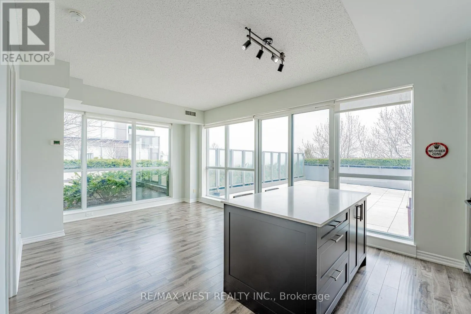 625 - 15 JAMES FINLAY WAY