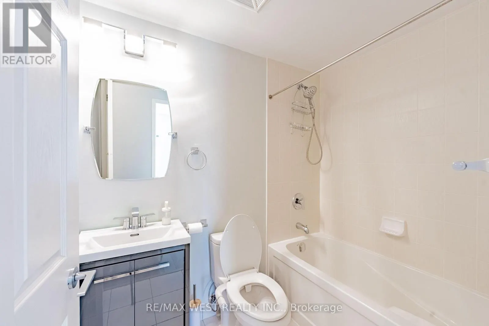 625 - 15 JAMES FINLAY WAY
