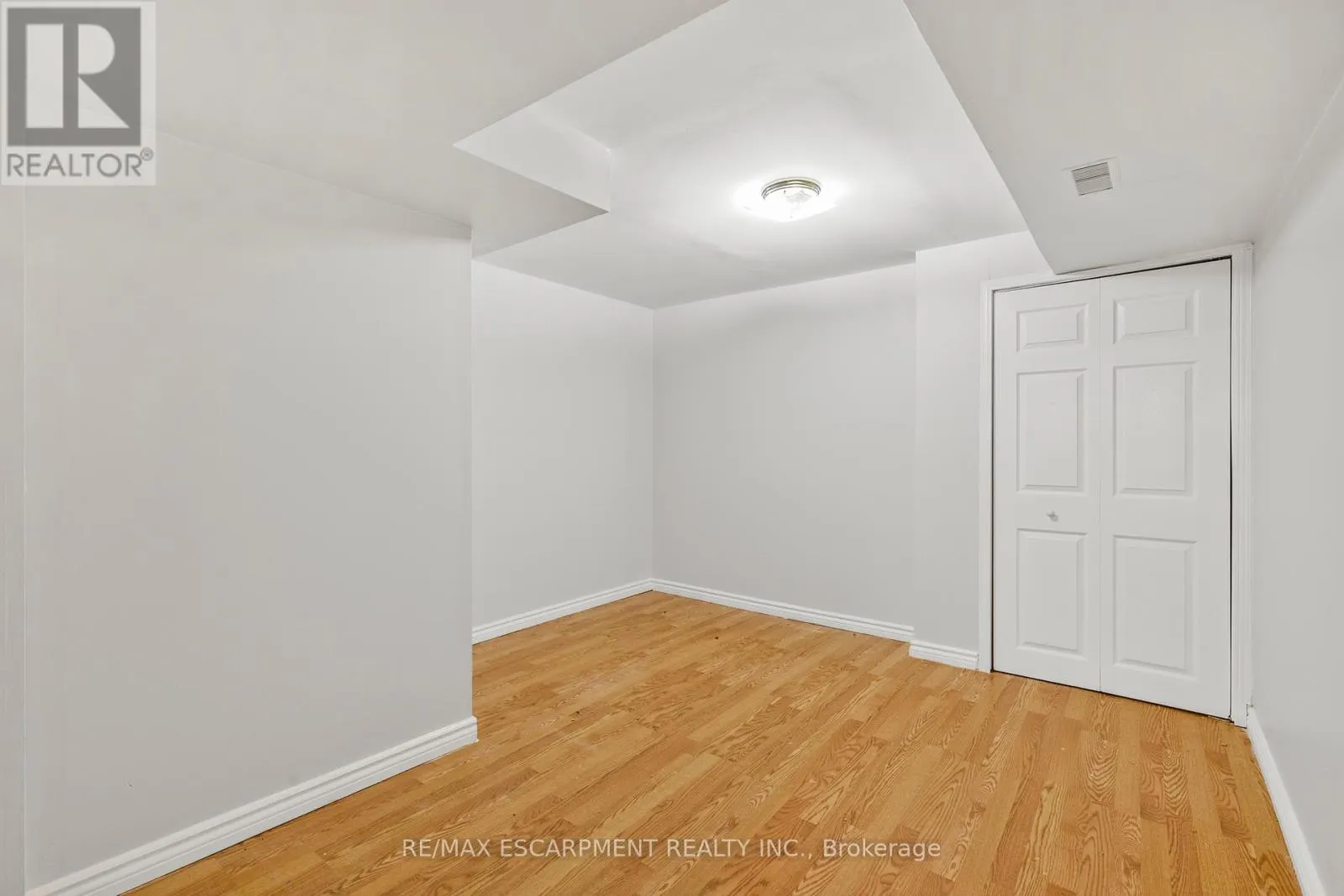 1060 FOXGLOVE PLACE