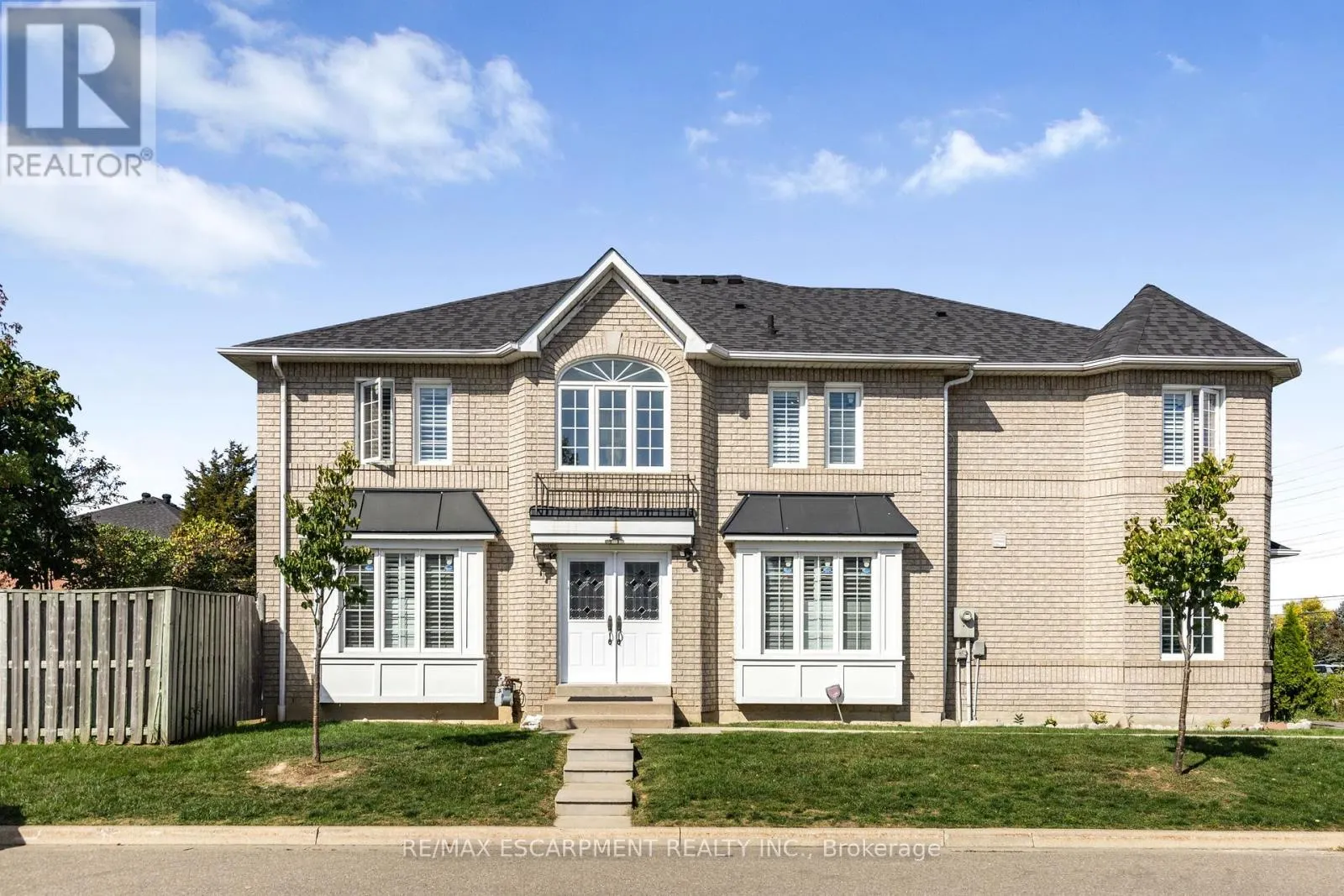 1060 FOXGLOVE PLACE