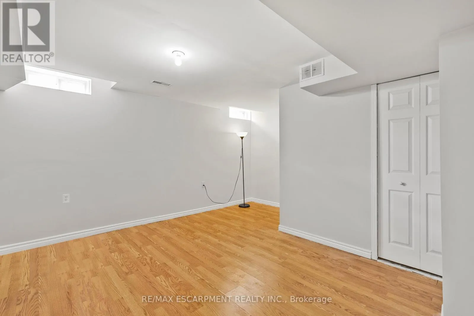 1060 FOXGLOVE PLACE
