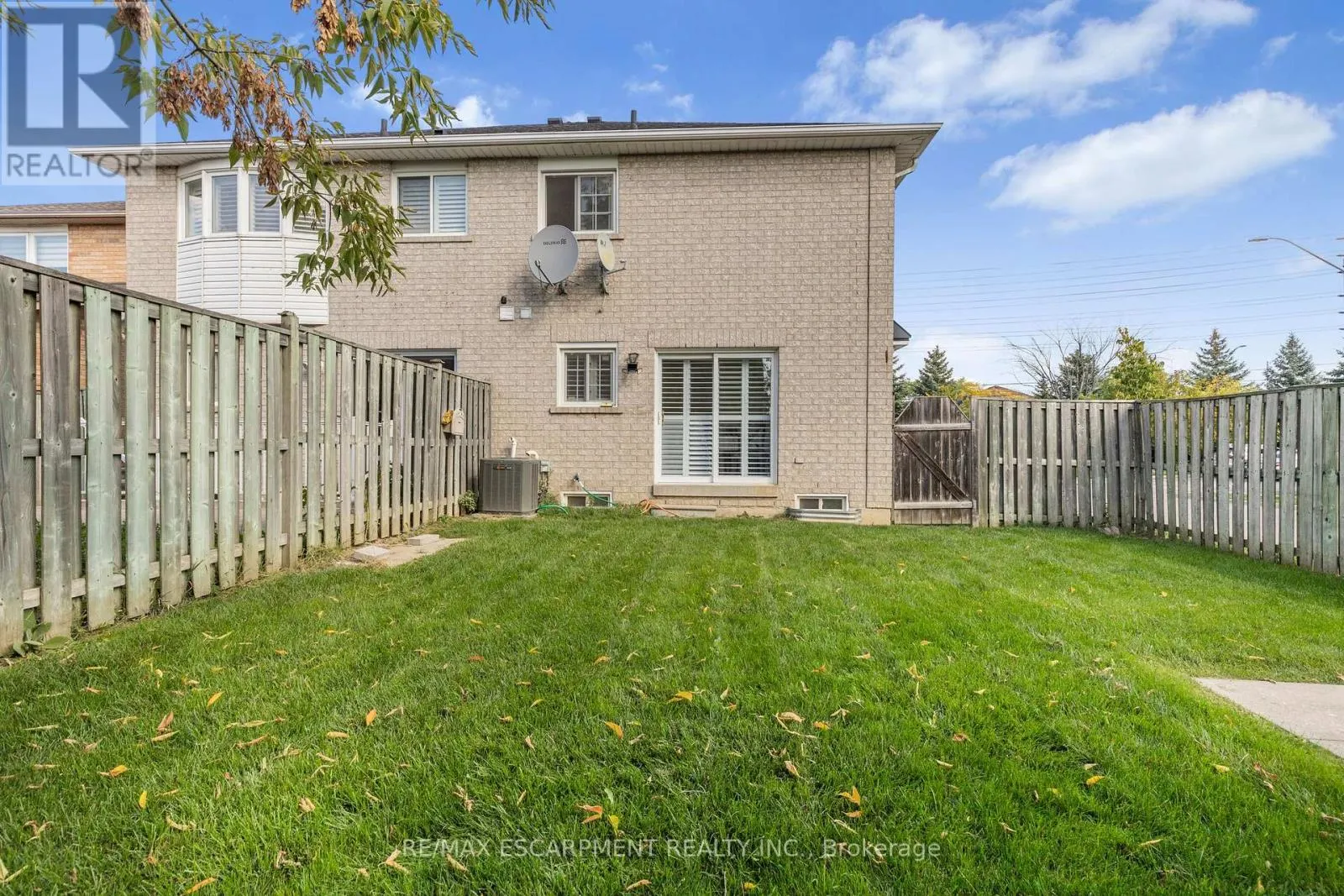 1060 FOXGLOVE PLACE