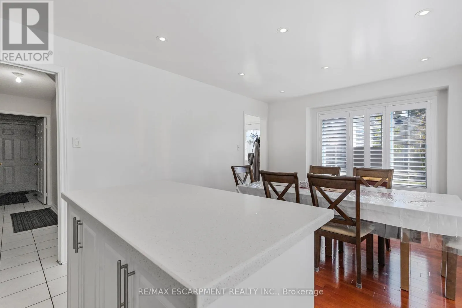 1060 FOXGLOVE PLACE