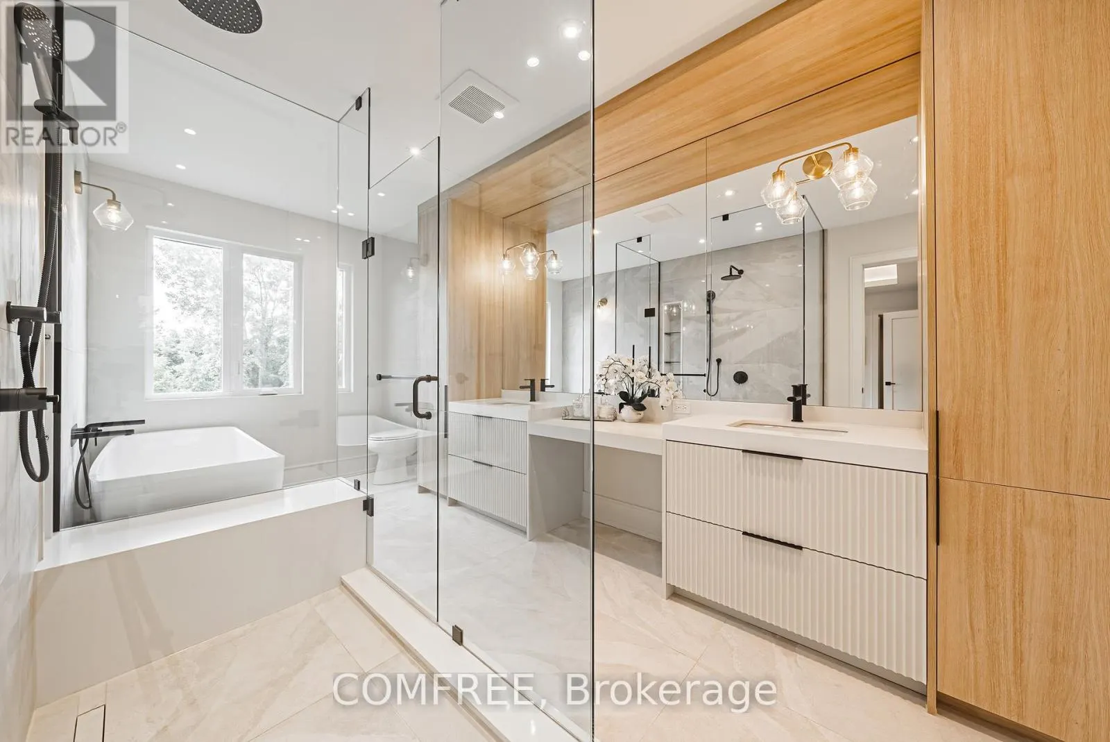 202 QUEEN STREET W