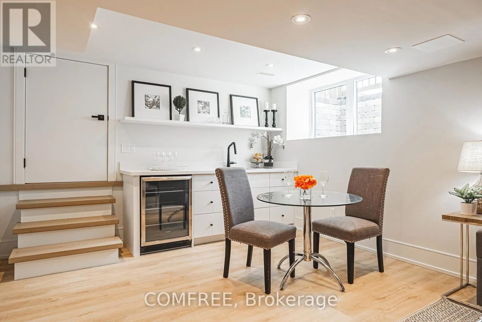 202 QUEEN STREET W