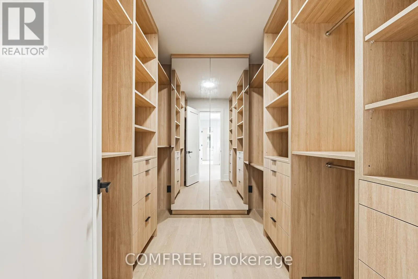 202 QUEEN STREET W