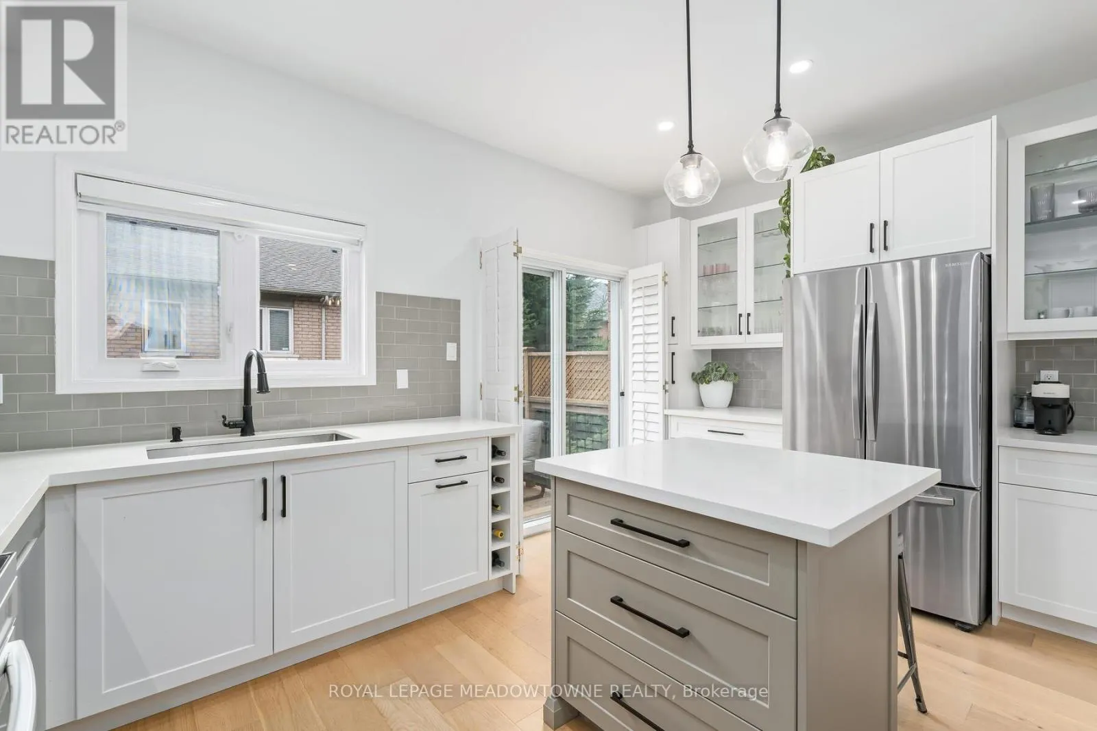 139 HARBOURVIEW CRESCENT