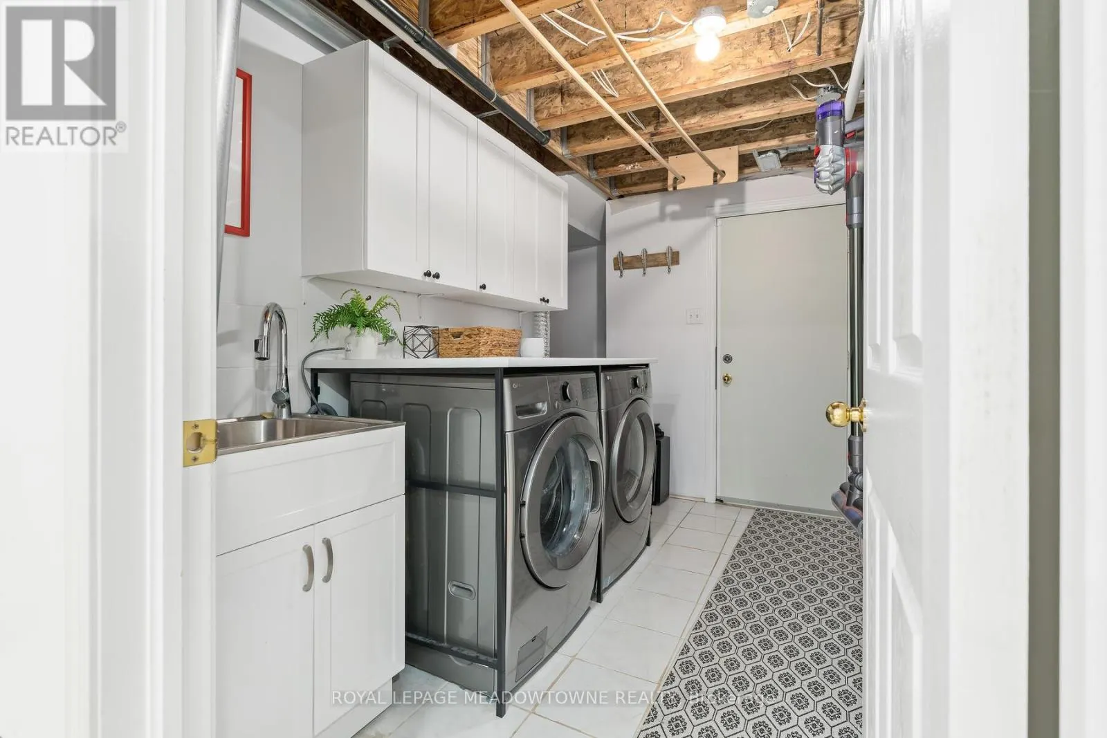 139 HARBOURVIEW CRESCENT