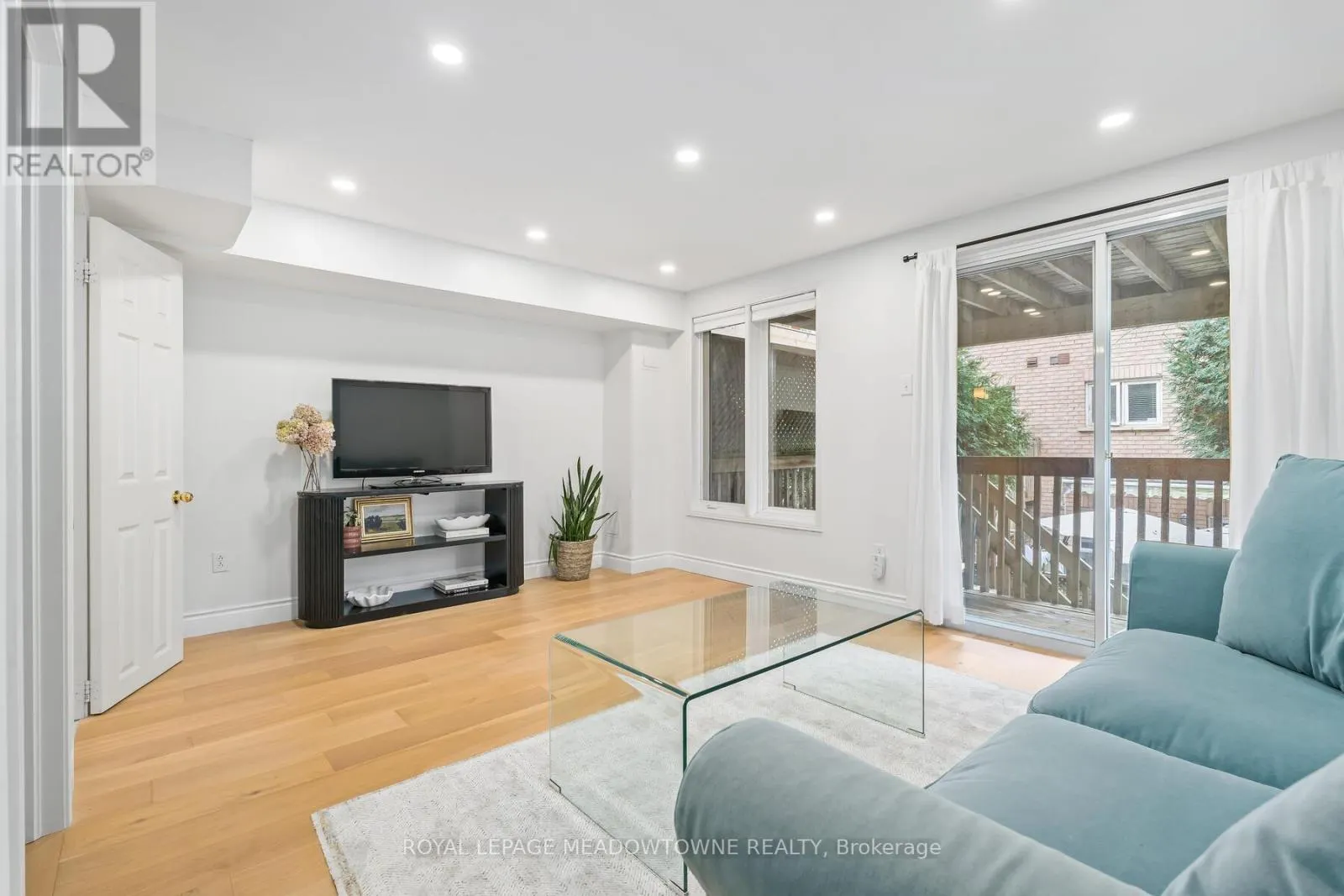 139 HARBOURVIEW CRESCENT