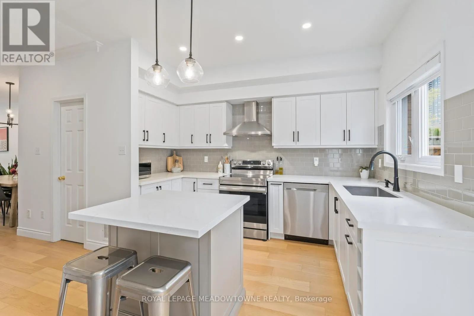 139 HARBOURVIEW CRESCENT
