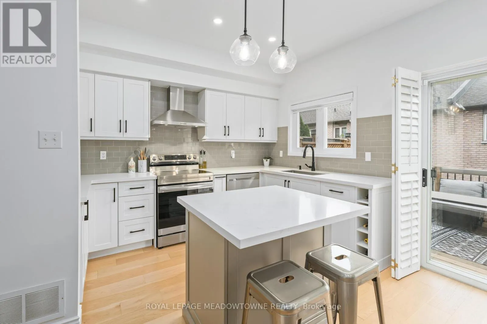 139 HARBOURVIEW CRESCENT