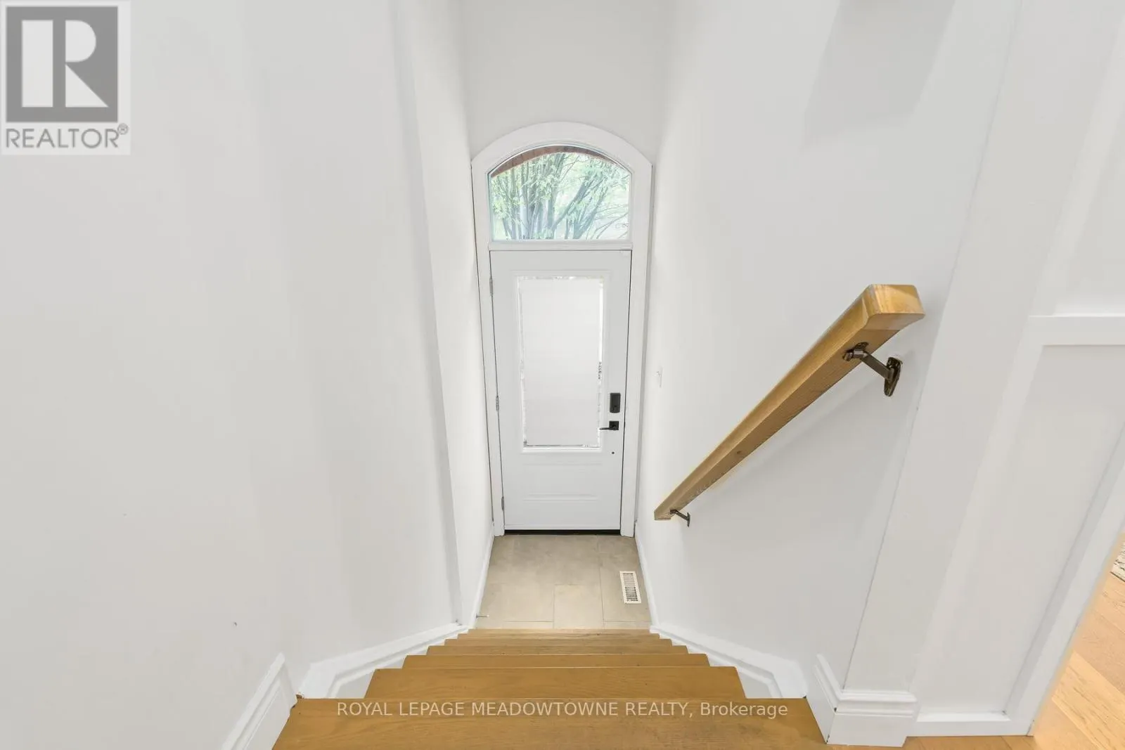 139 HARBOURVIEW CRESCENT