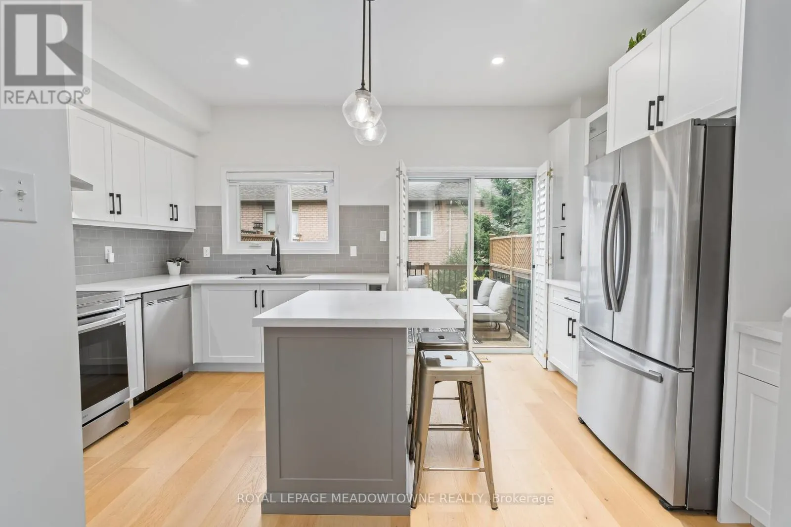 139 HARBOURVIEW CRESCENT