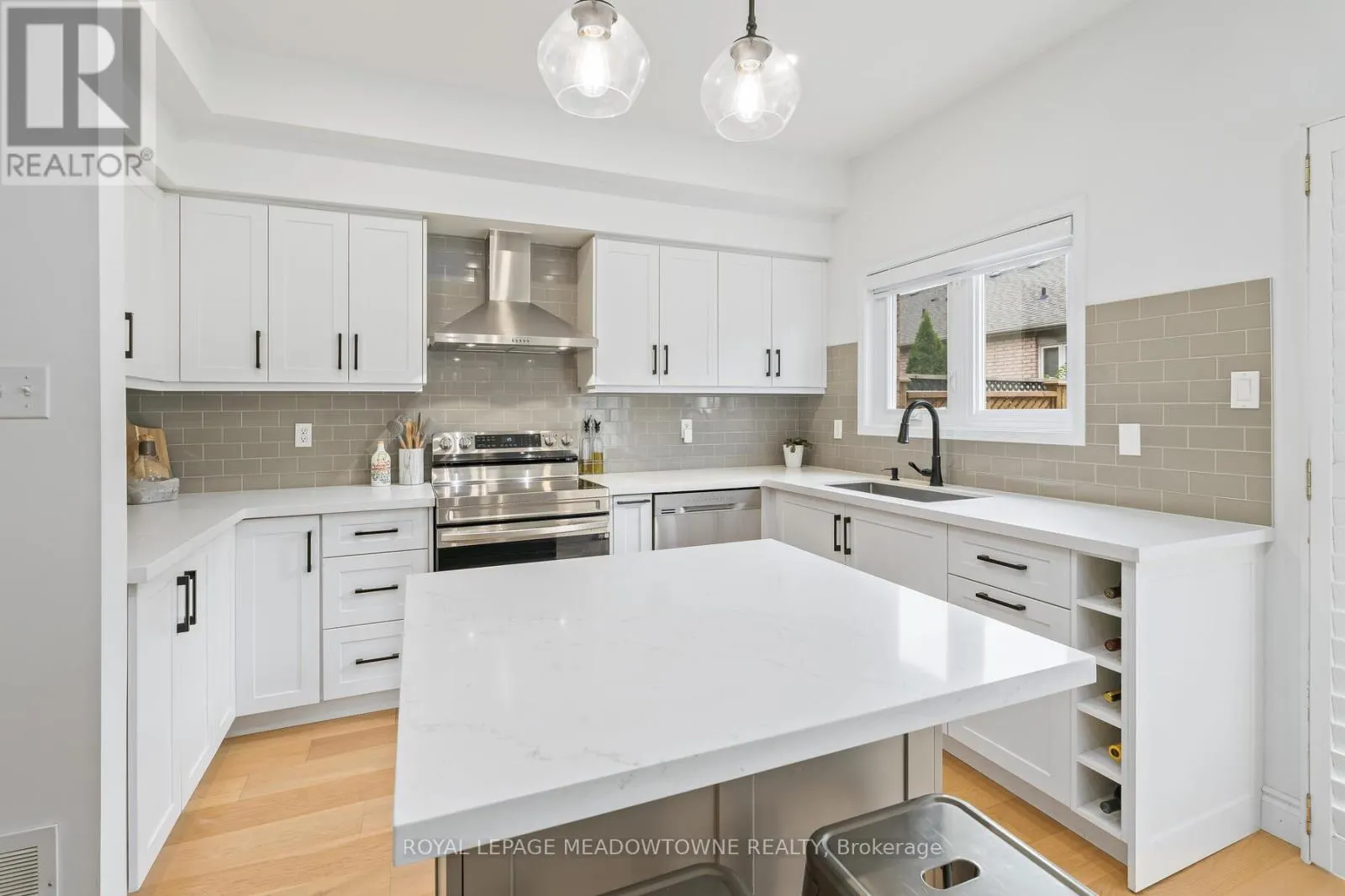 139 HARBOURVIEW CRESCENT