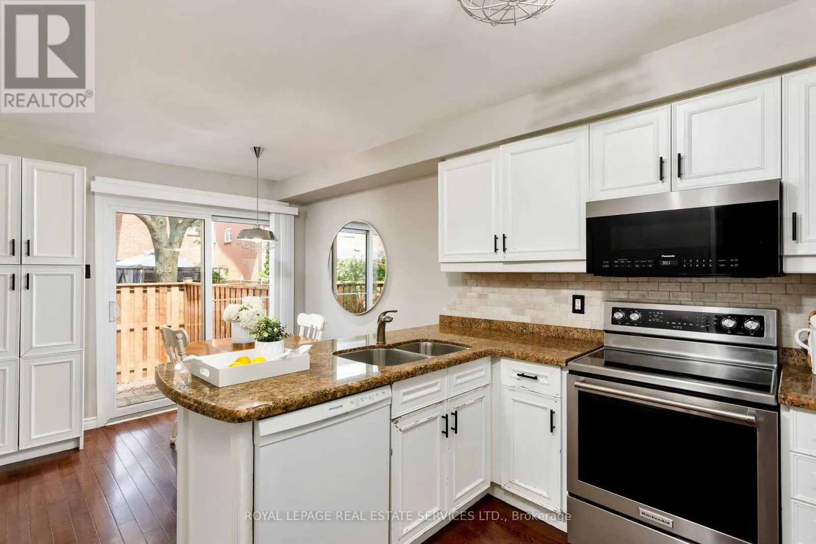 7 - 2006 GLENADA CRESCENT