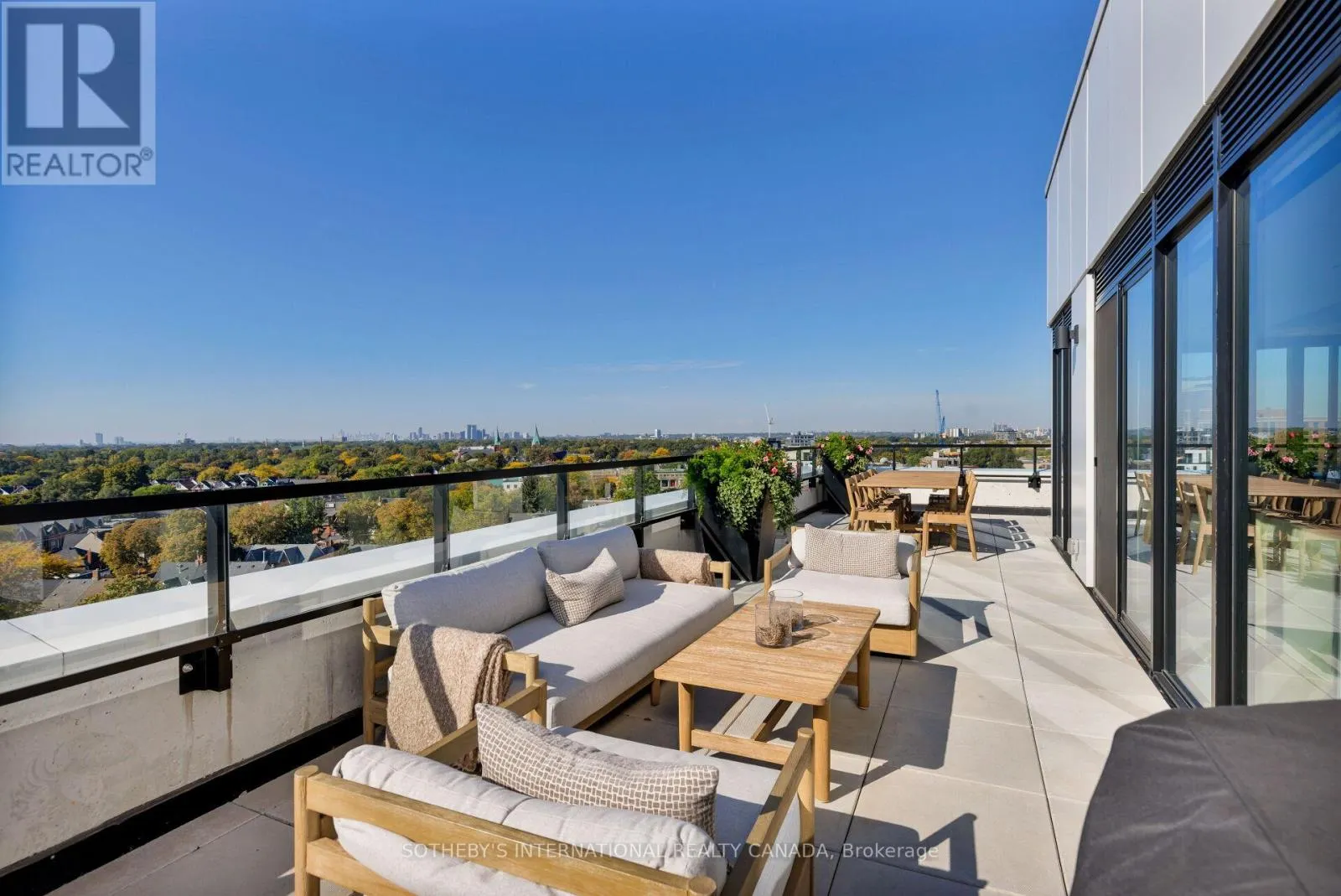 903 - 2720 DUNDAS STREET W