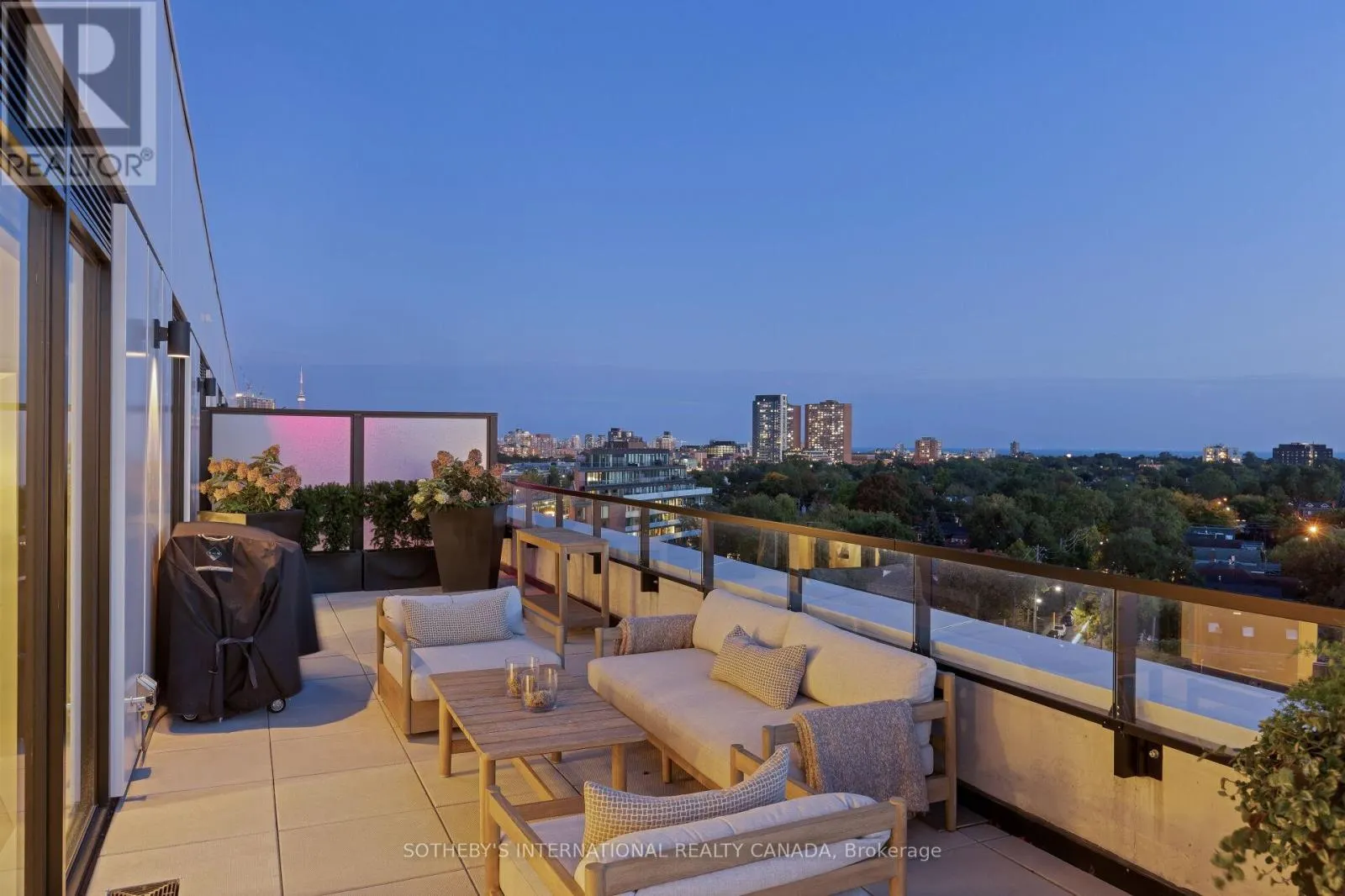 903 - 2720 DUNDAS STREET W