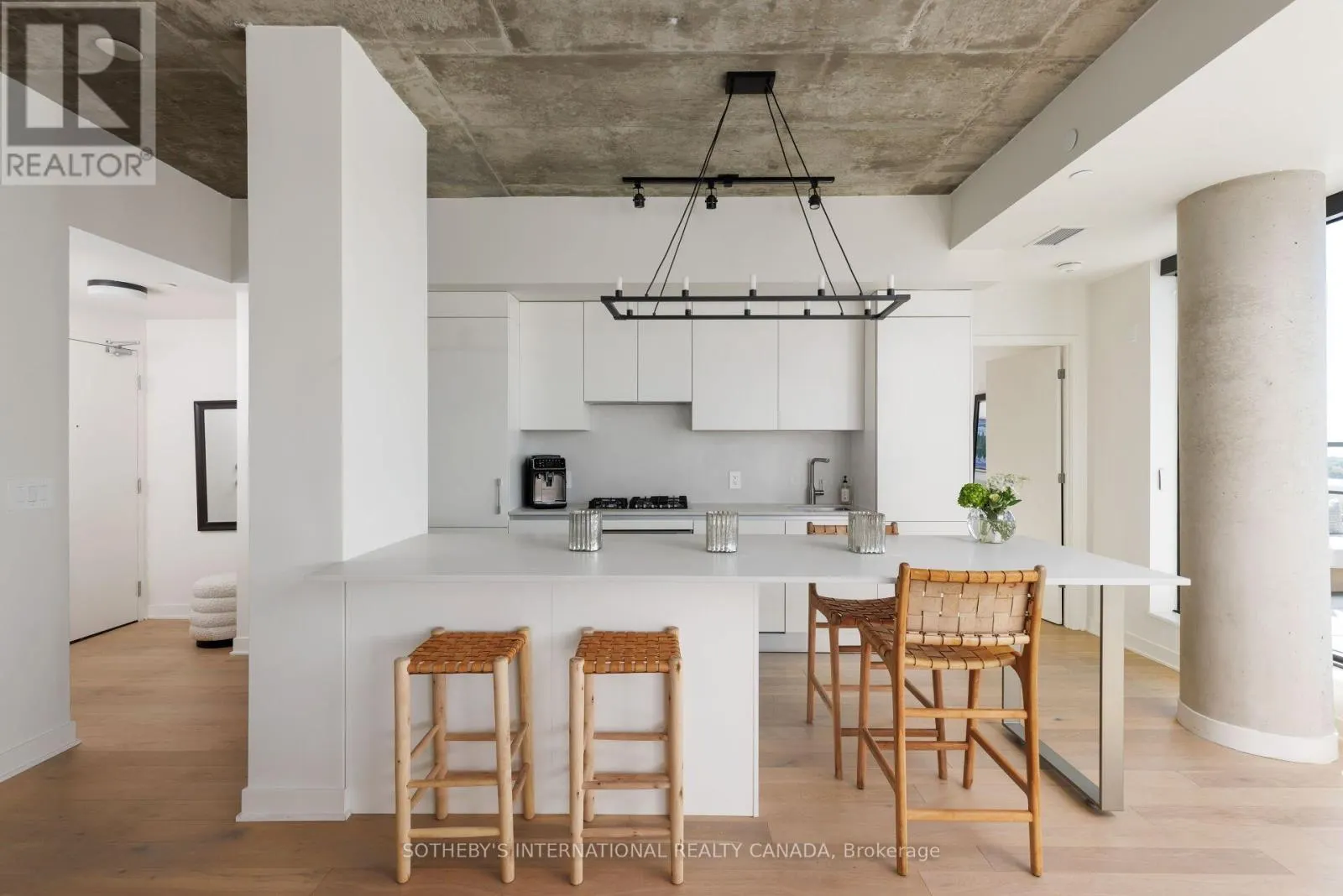 903 - 2720 DUNDAS STREET W