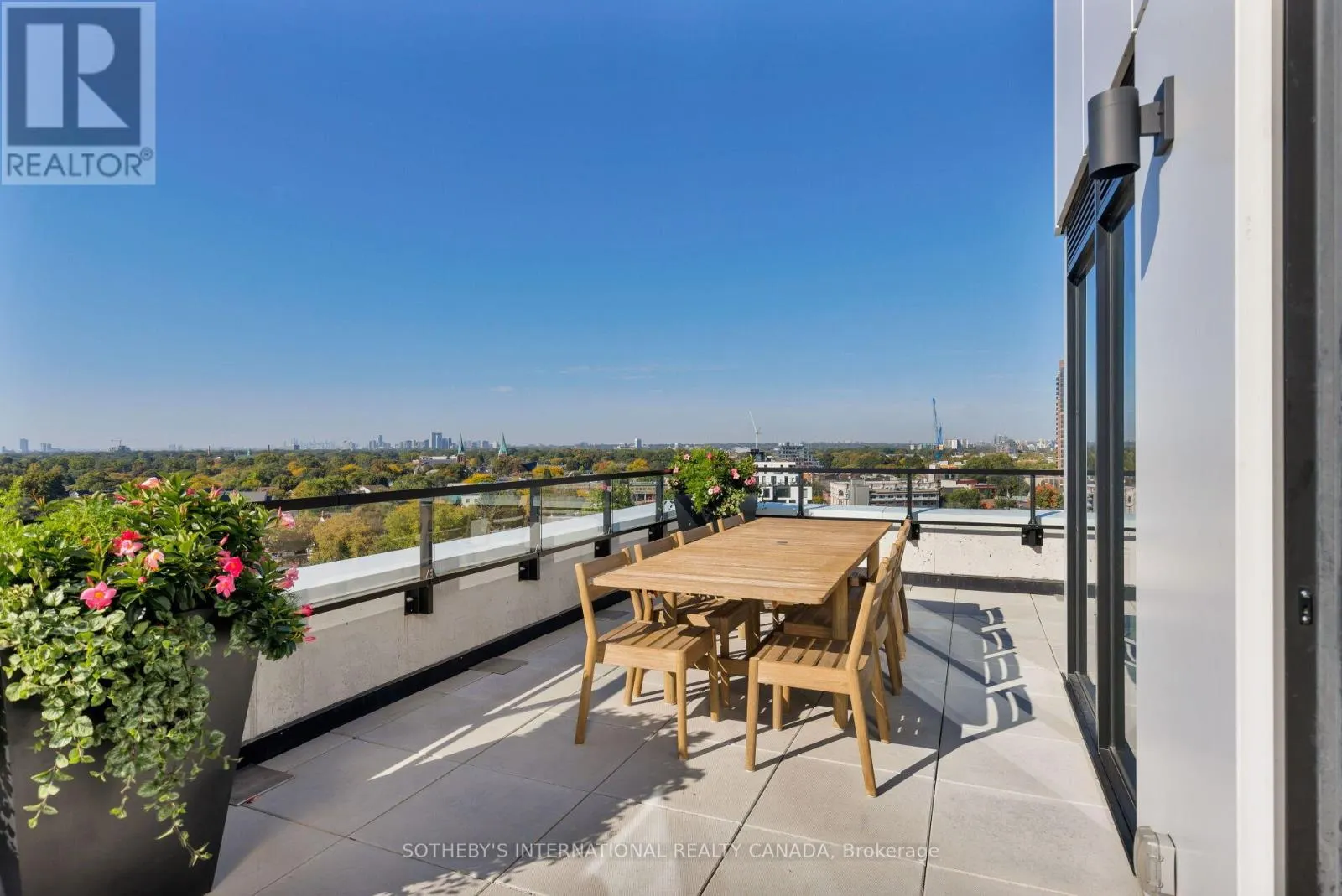 903 - 2720 DUNDAS STREET W