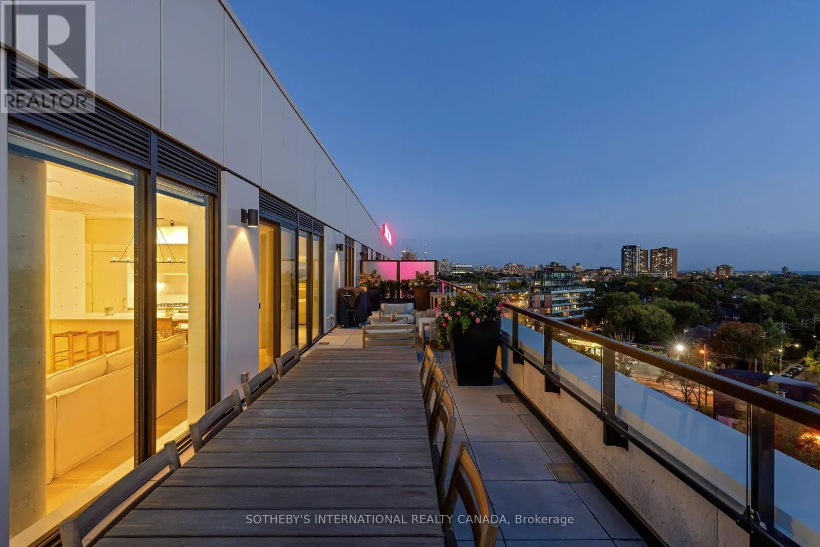 903 - 2720 DUNDAS STREET W