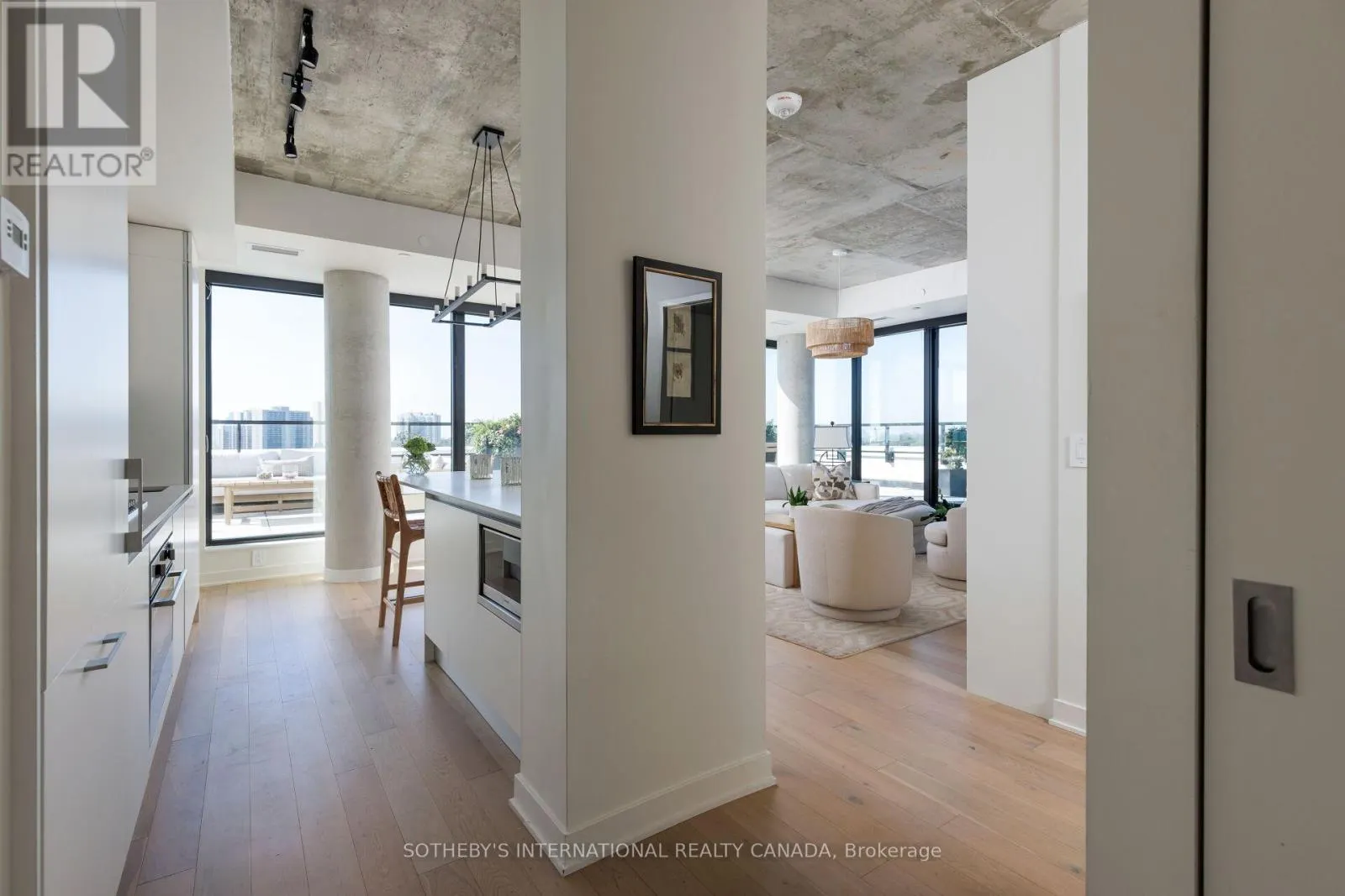 903 - 2720 DUNDAS STREET W