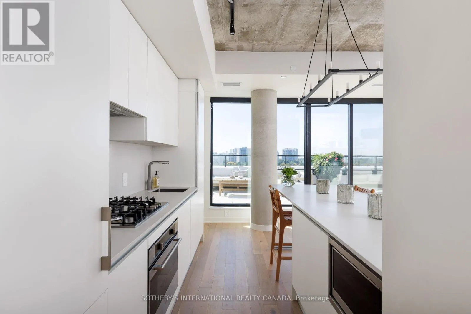 903 - 2720 DUNDAS STREET W