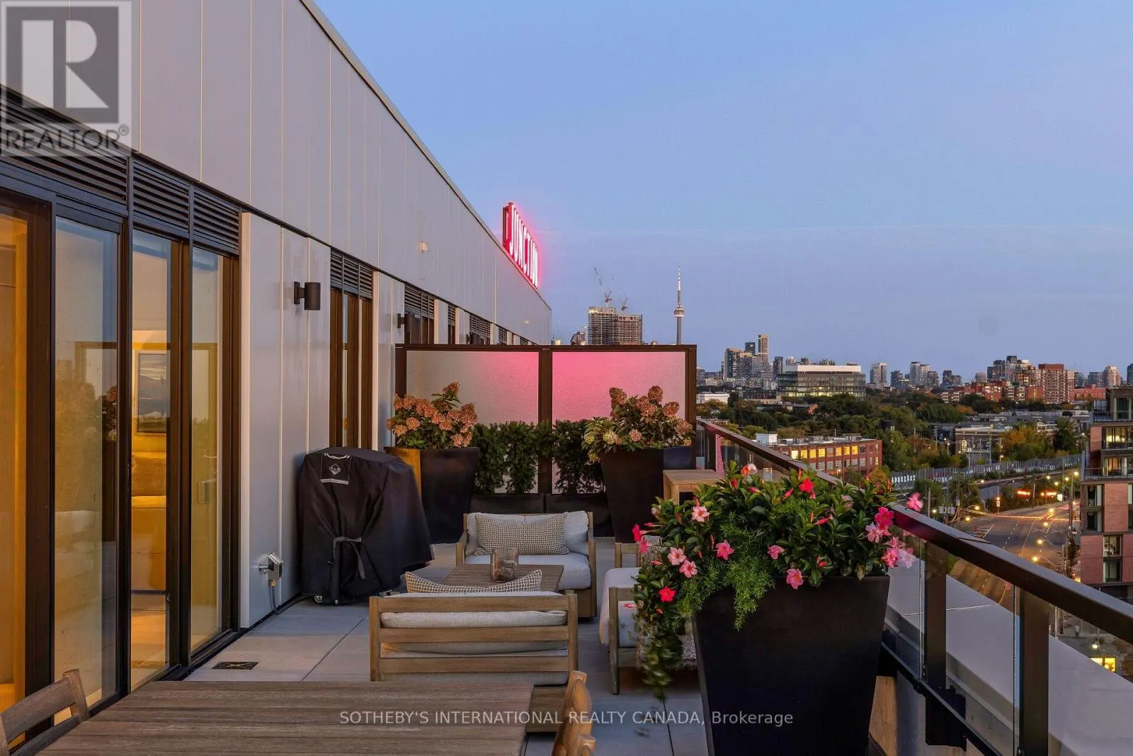 903 - 2720 DUNDAS STREET W