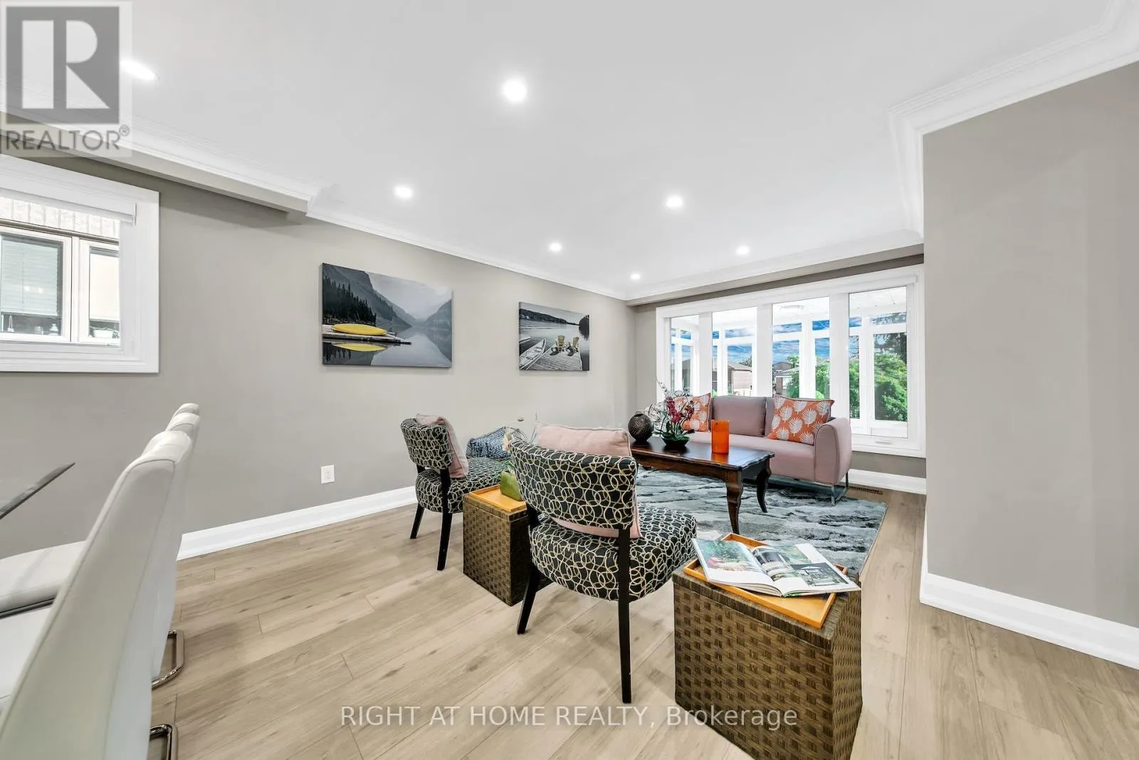422 MAPLE LEAF DRIVE