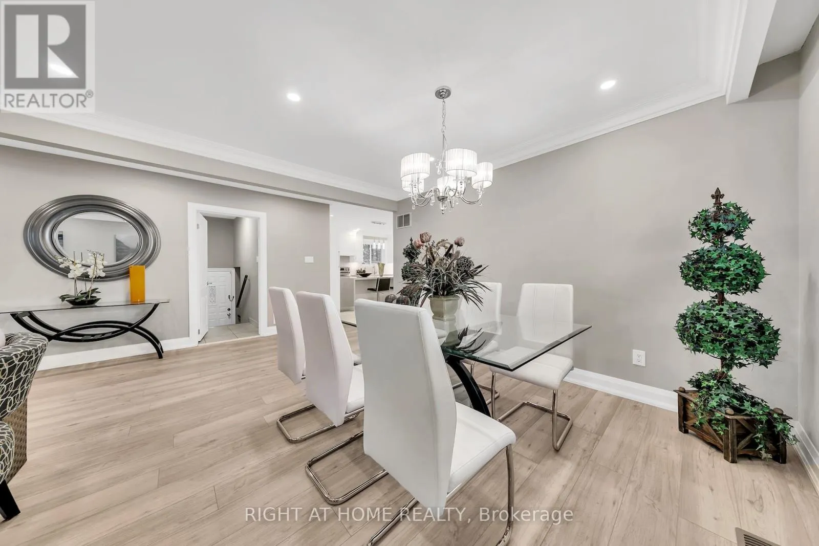 422 MAPLE LEAF DRIVE