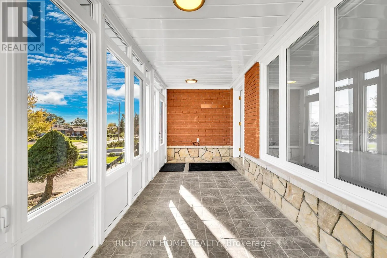 422 MAPLE LEAF DRIVE