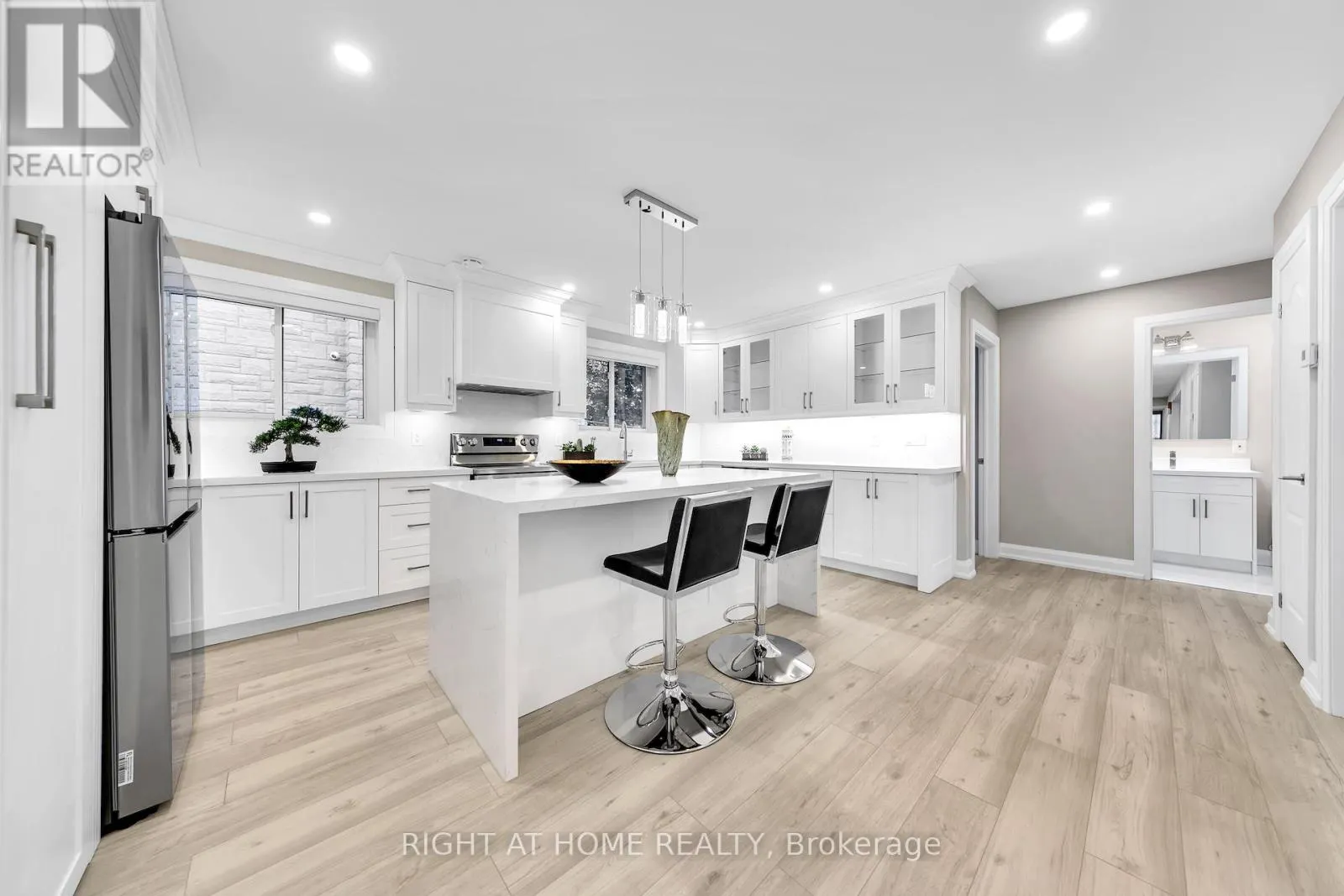 422 MAPLE LEAF DRIVE