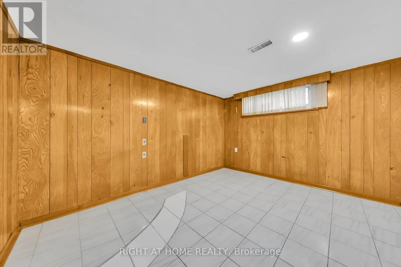 422 MAPLE LEAF DRIVE
