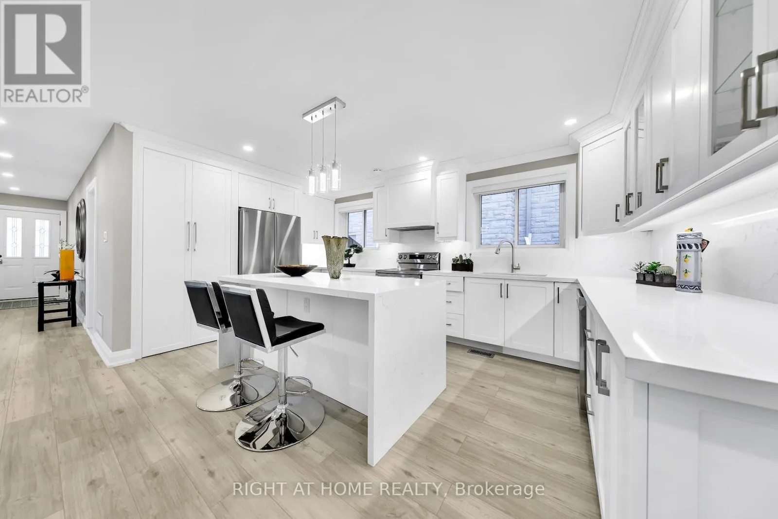 422 MAPLE LEAF DRIVE