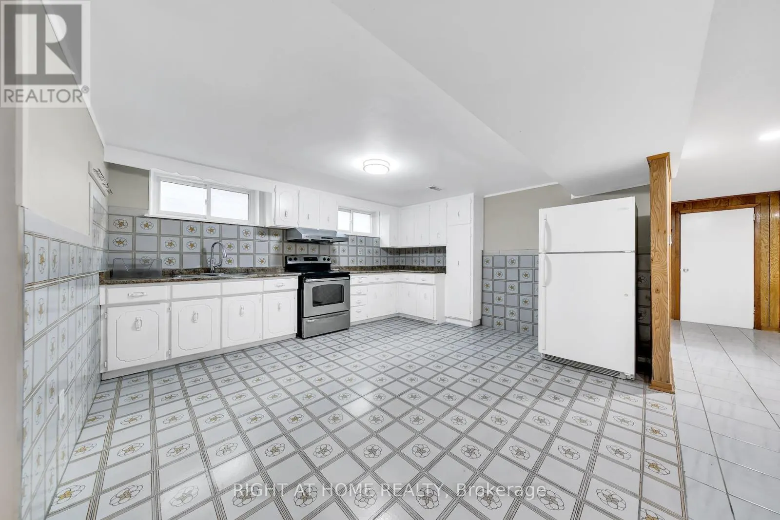422 MAPLE LEAF DRIVE