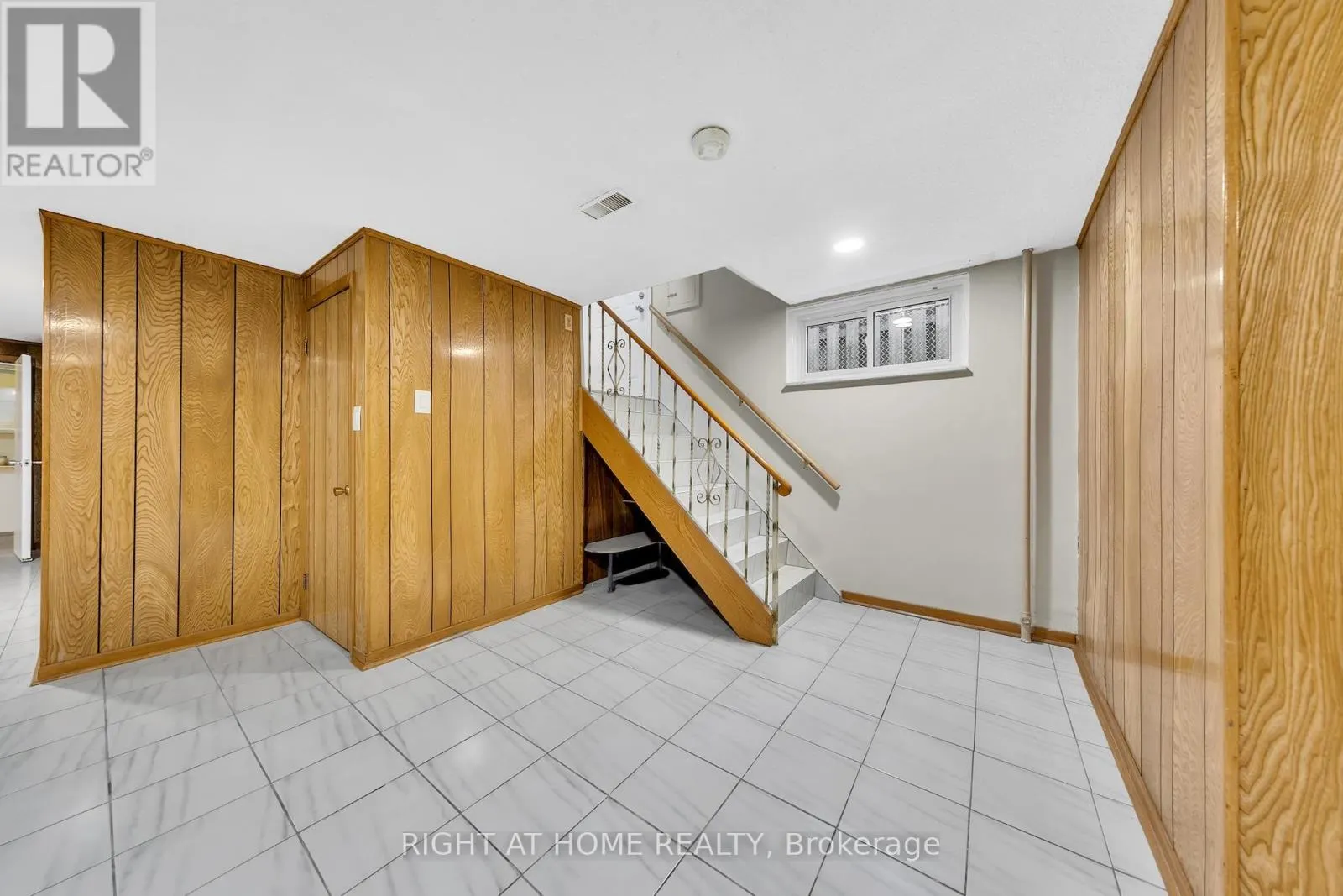422 MAPLE LEAF DRIVE