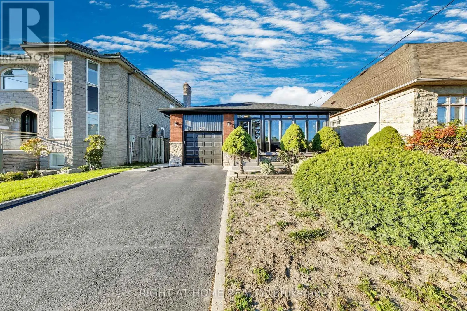 422 MAPLE LEAF DRIVE