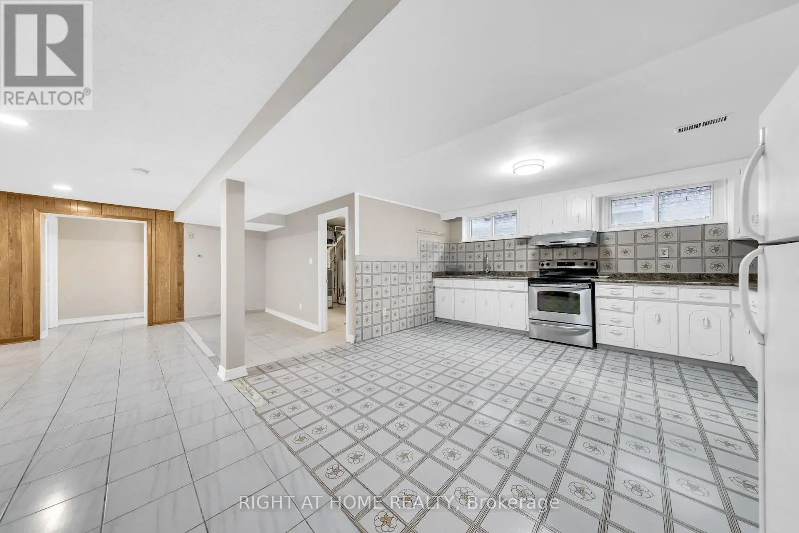 422 MAPLE LEAF DRIVE