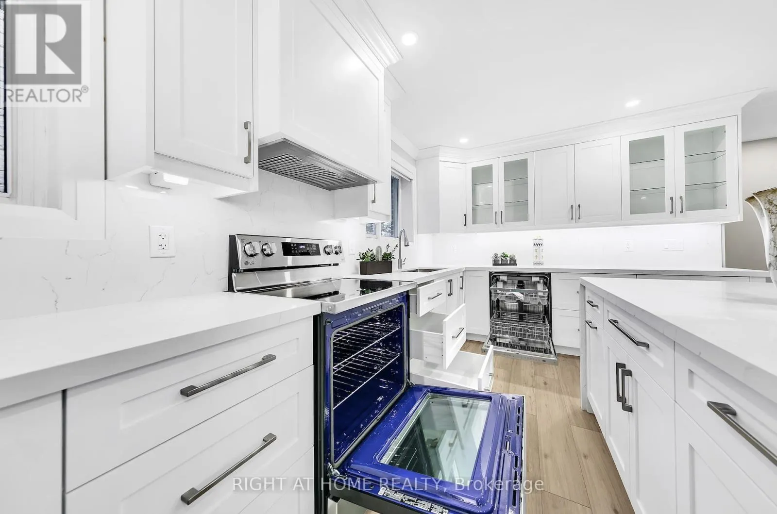 422 MAPLE LEAF DRIVE