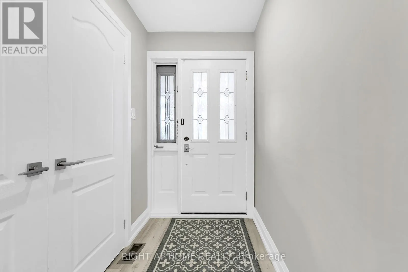 422 MAPLE LEAF DRIVE
