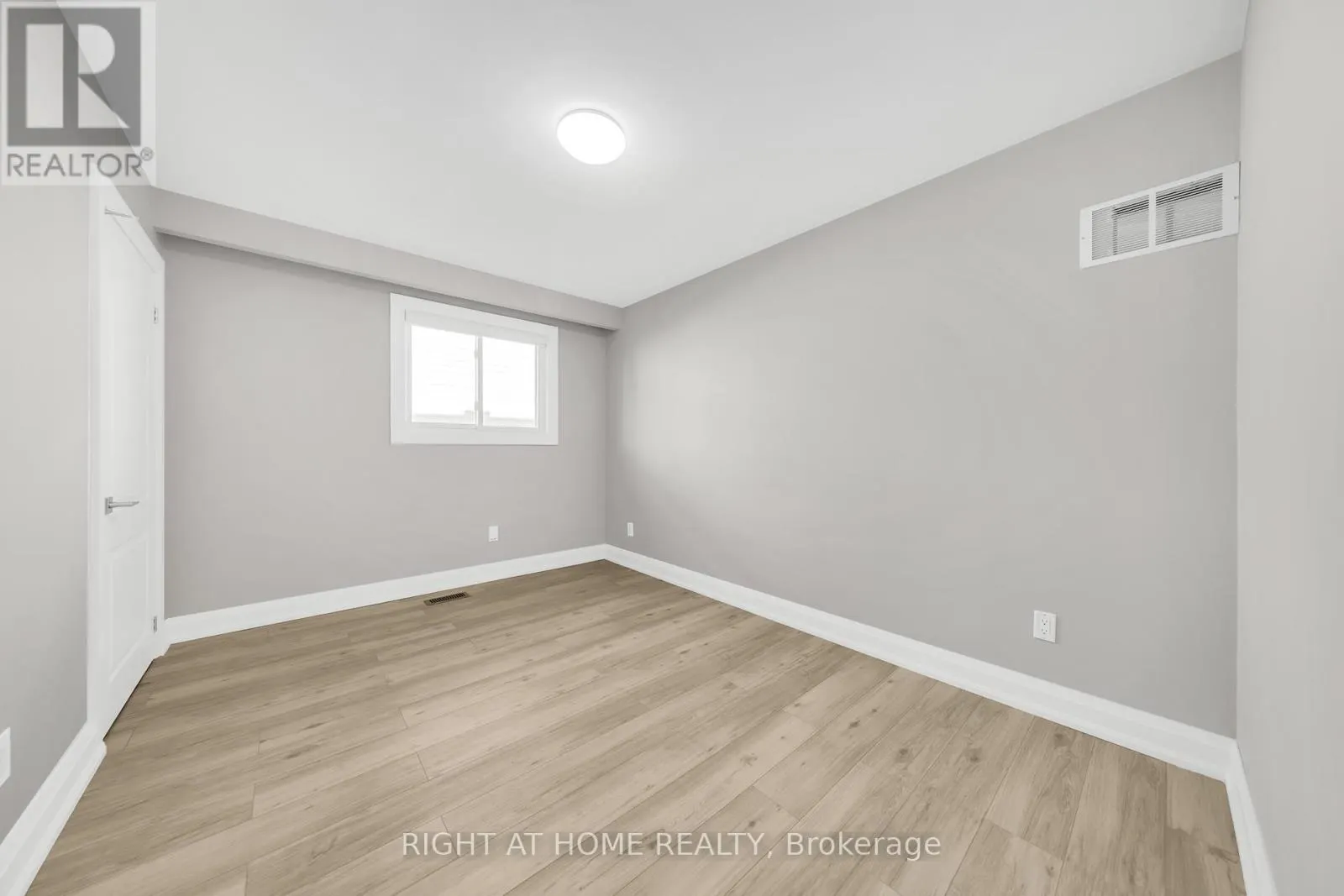 422 MAPLE LEAF DRIVE
