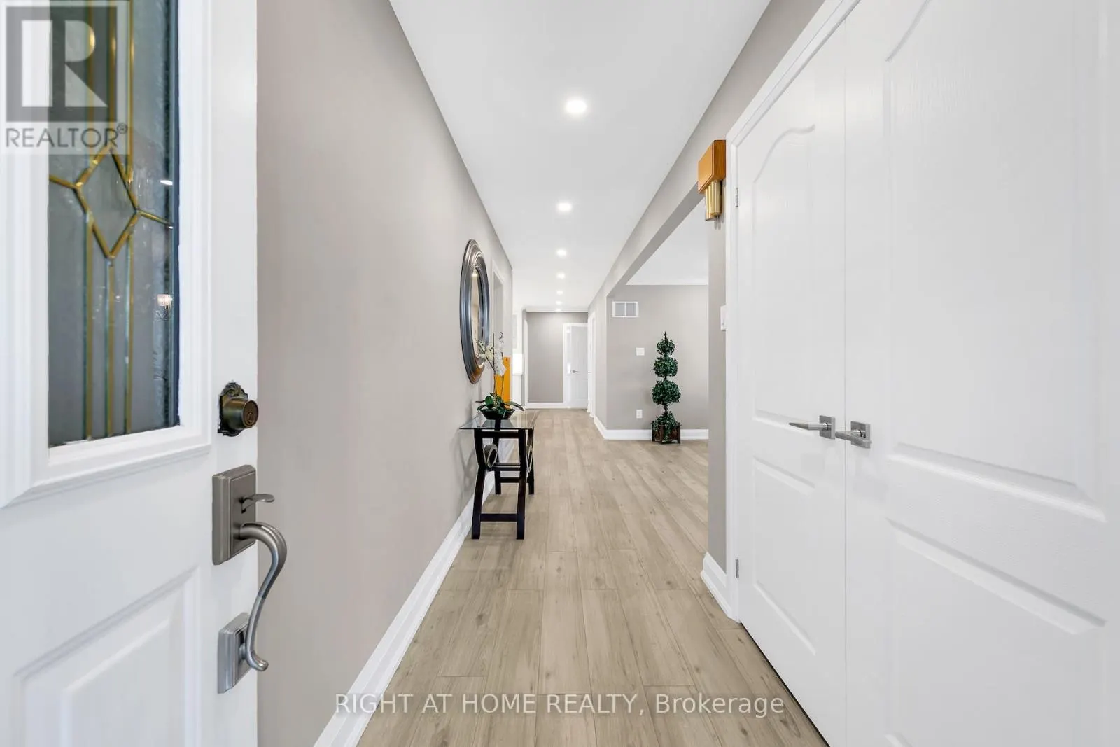 422 MAPLE LEAF DRIVE
