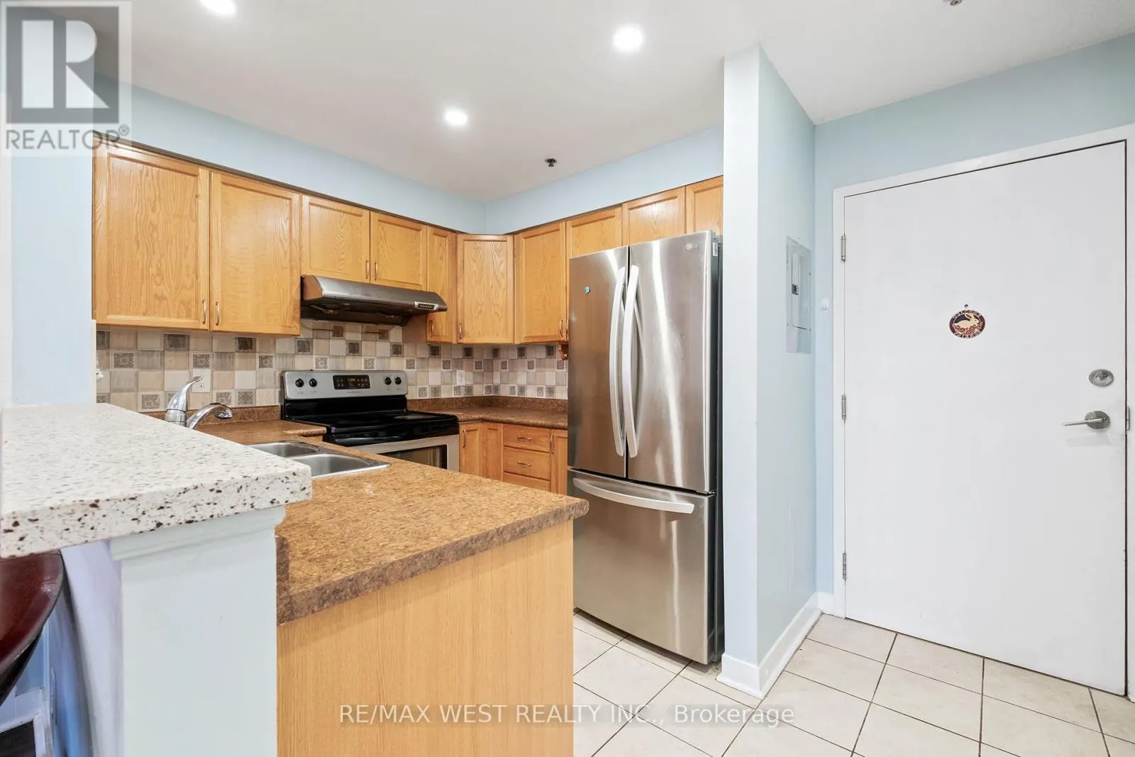 3208 - 4 DAYSPRING CIRCLE